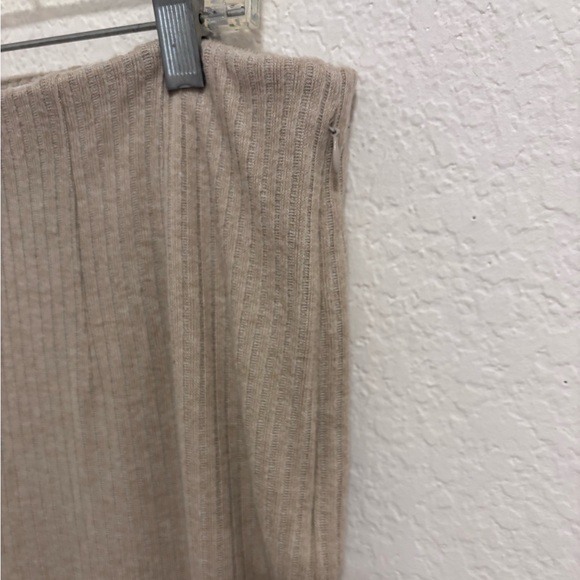 Halara ribbed knit high waisted flare pants - Picture 5 of 9